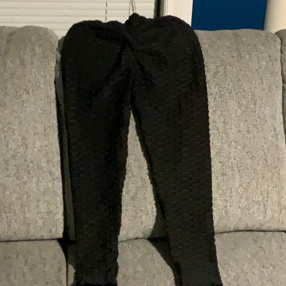 TIK TOK STYLE LEGGINGS… Size Lg, Black..🌺